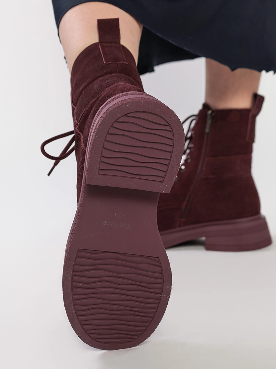 Ботинки бордового цвета с рельефным протектором